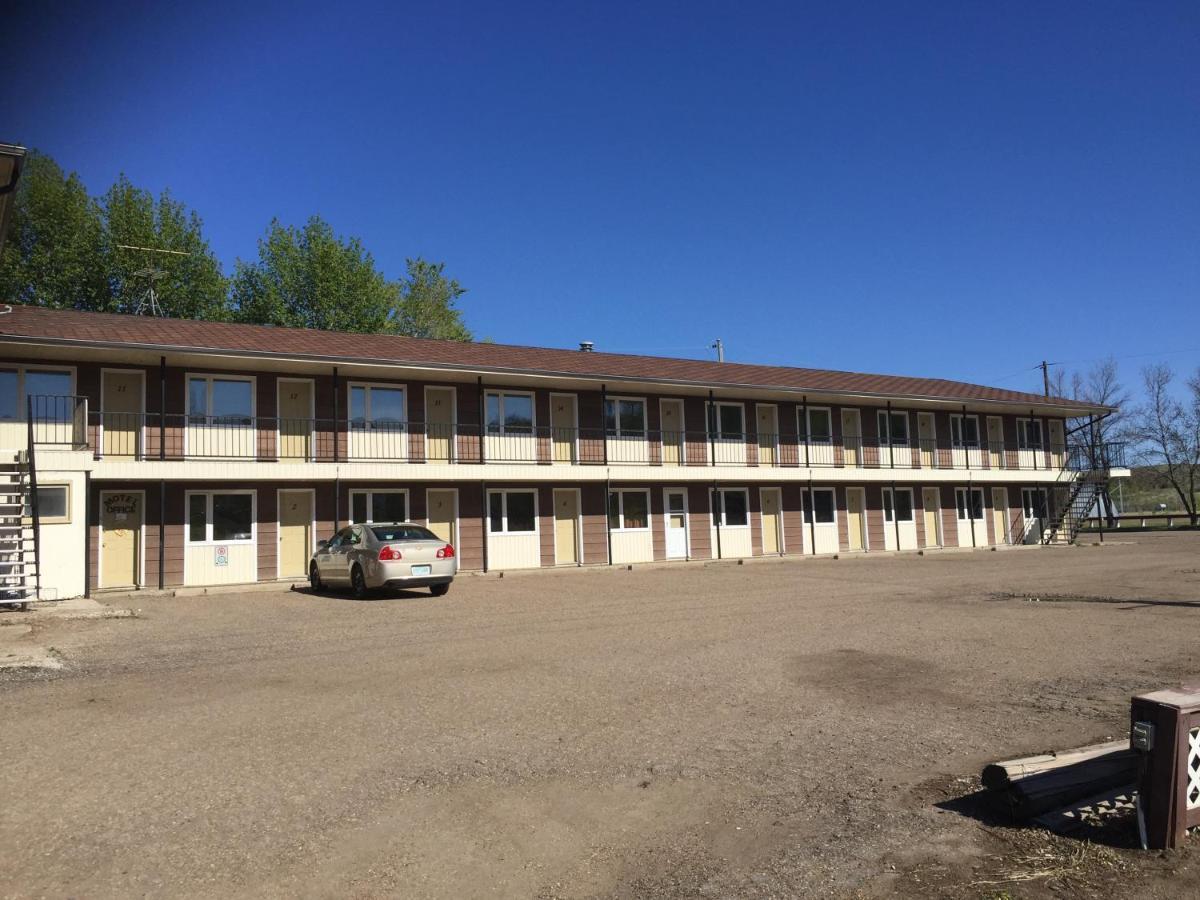 Jolly Giant Pub & Motel Willow Bunch Zewnętrze zdjęcie