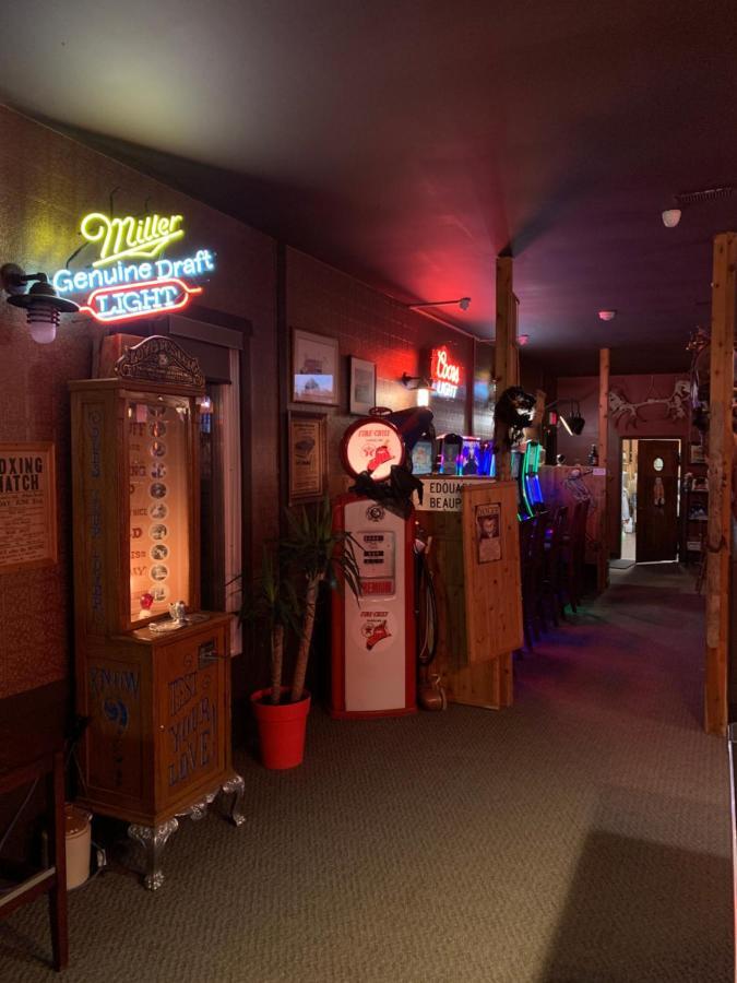 Jolly Giant Pub & Motel Willow Bunch Zewnętrze zdjęcie